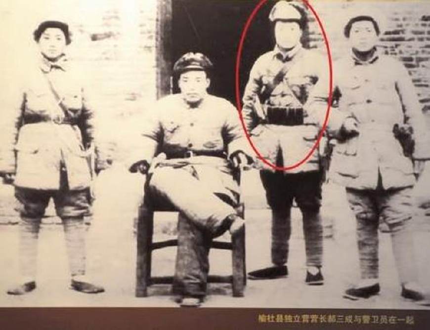 1944年年仅16岁的郝志全参加了八路军,为抗日战争贡献自己的一份力量.