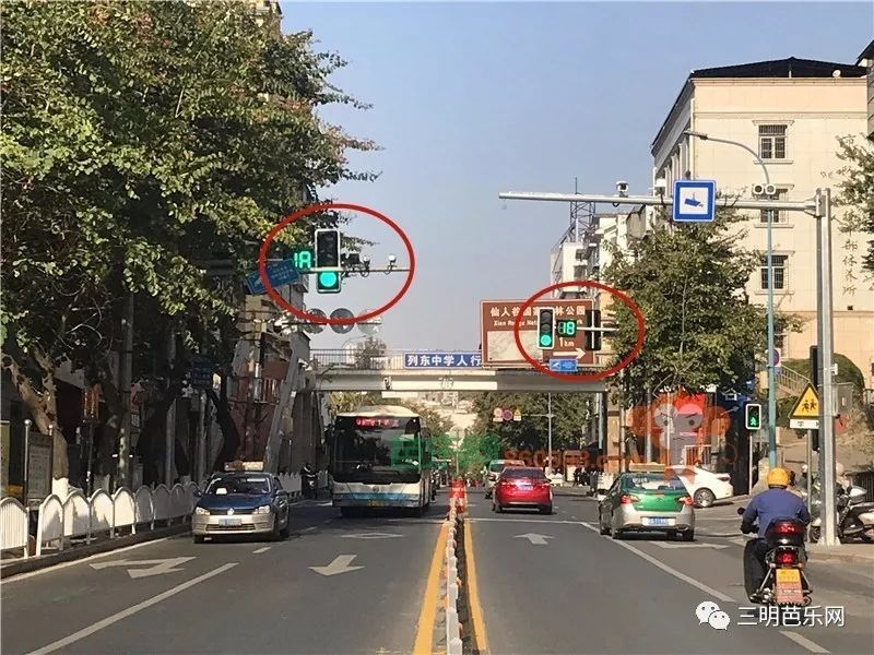 新市北路双向直行车辆绿灯时间为30秒,红灯18秒.