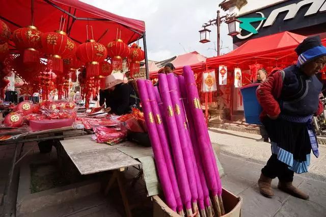 剑川春节习俗:家家户户烧高香,成捆买香回家,过年不可缺少它