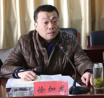 县城管局徐加龙局长在听取了大家的汇报交流后,就镇区管理暨城管队伍