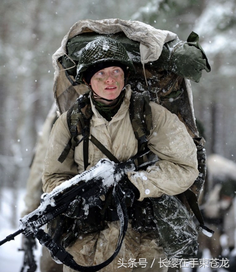 立陶宛士兵雪地行军