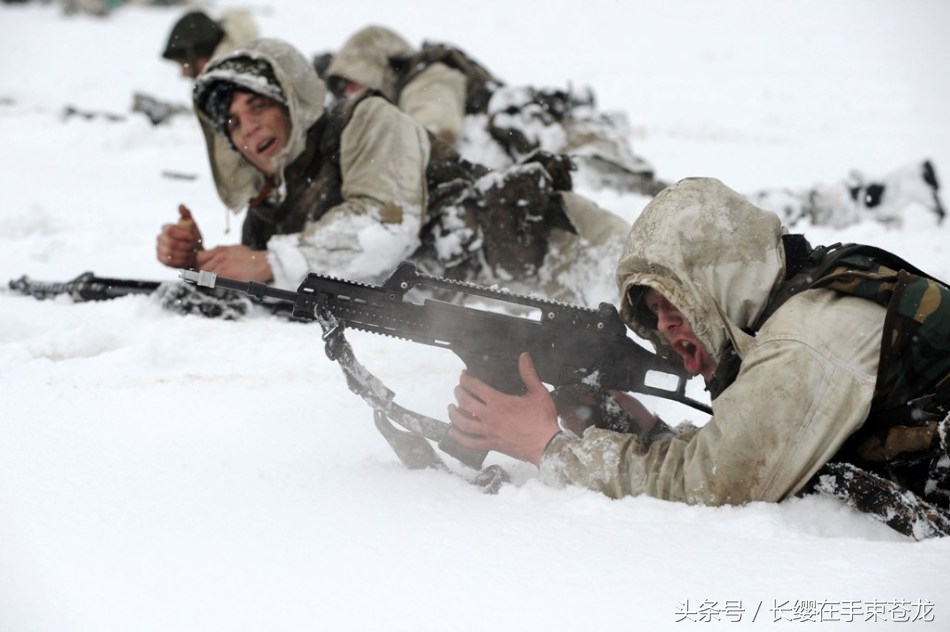 立陶宛士兵雪地行军