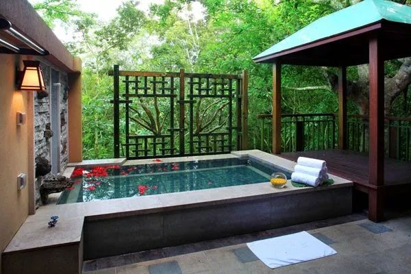 七仙岭雨林仙境度假酒店内的温泉泡池