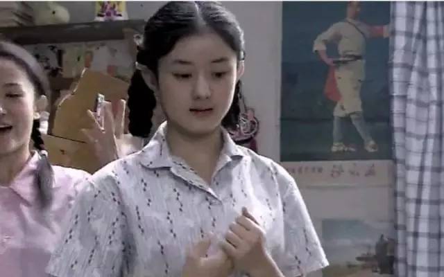 安安 跑了多年的龙套才在2011年的《新还珠格格》中演了个女三"晴儿"