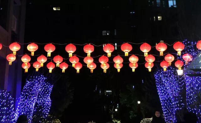 暖心春节|万科物业精心装扮园区,与业主喜迎新年