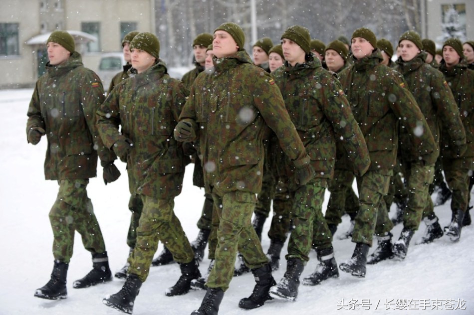 立陶宛士兵雪地行军