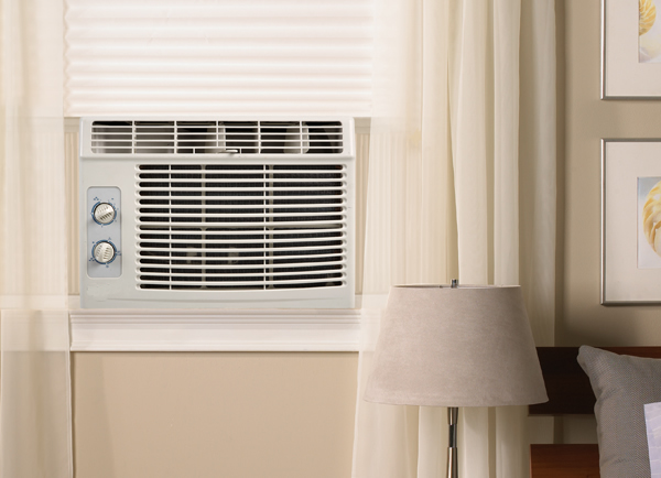 窗式空调安装简单方便,冬天不需要制热,平时搬家移机也很方便,自己都