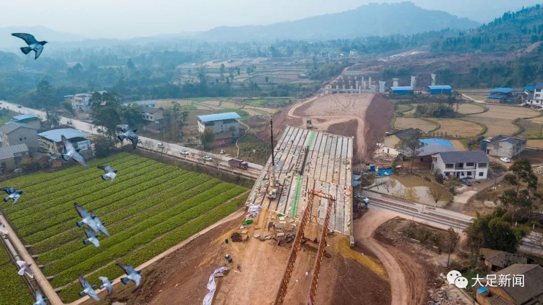 三驱枢纽互通路基建设桥梁建设潼南至荣昌高速公路项目建成后大足与