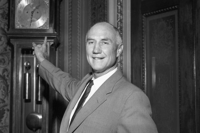 则要数1957年,共和党参议员斯特罗姆·瑟蒙德(strom thurmond)的 24