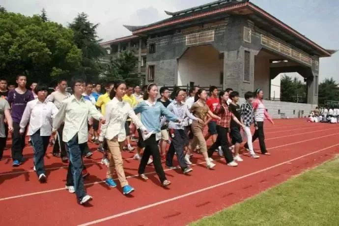 镇海中学又被表扬了!这次是《浙江日报》,因为