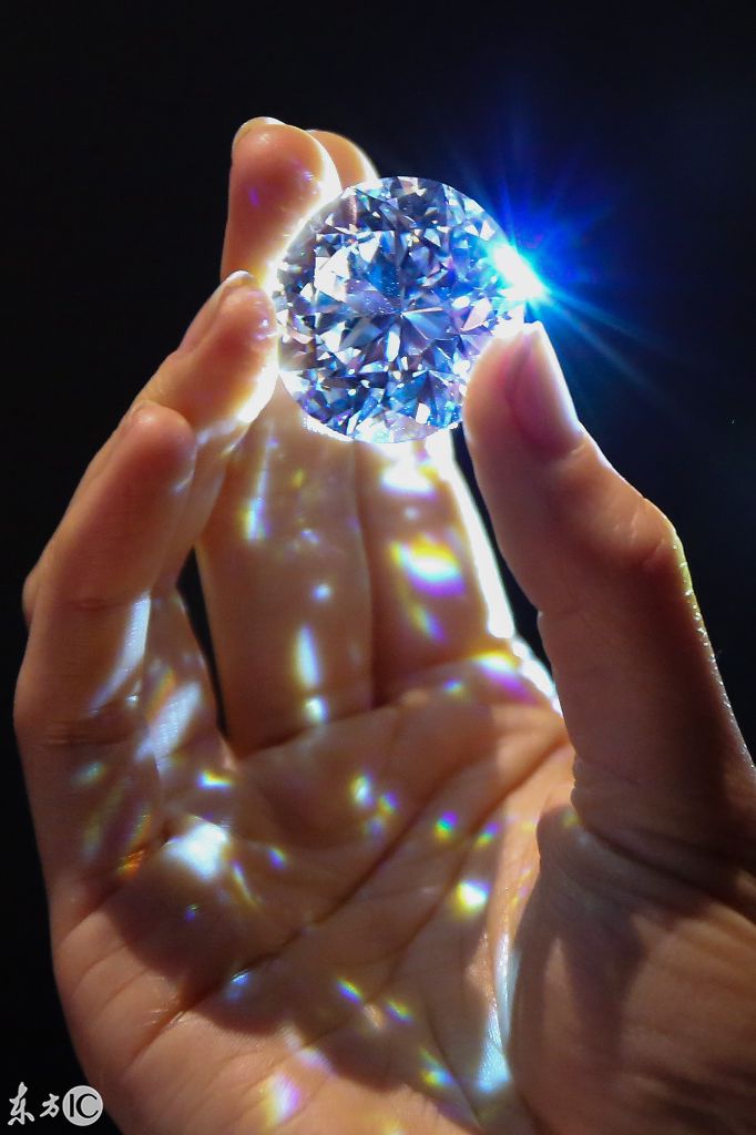 直击世界上最贵的钻石,破了世界拍卖纪录,价值2亿元!