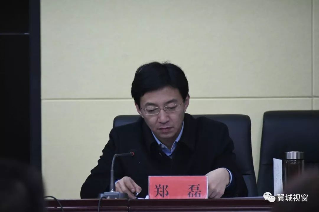 常务副县长许拥军宣读《中共翼城县委关于深化人才发展体制机制改革的