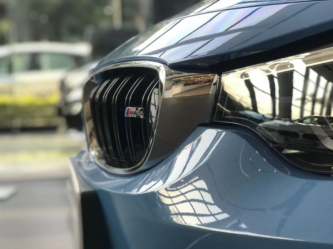 新车到店bmwm4阿布扎比蓝