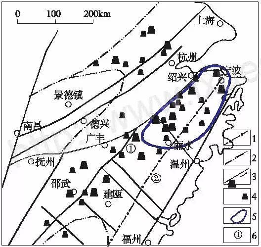 图3 浙中萤石矿集区地质矿产示意图区内萤石矿床(点)都分布在氟丰度值