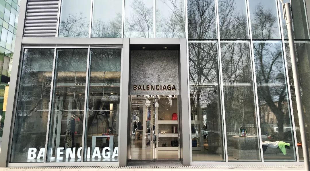 balenciaga全新旗舰店亮相,还有triple s 新配色到店