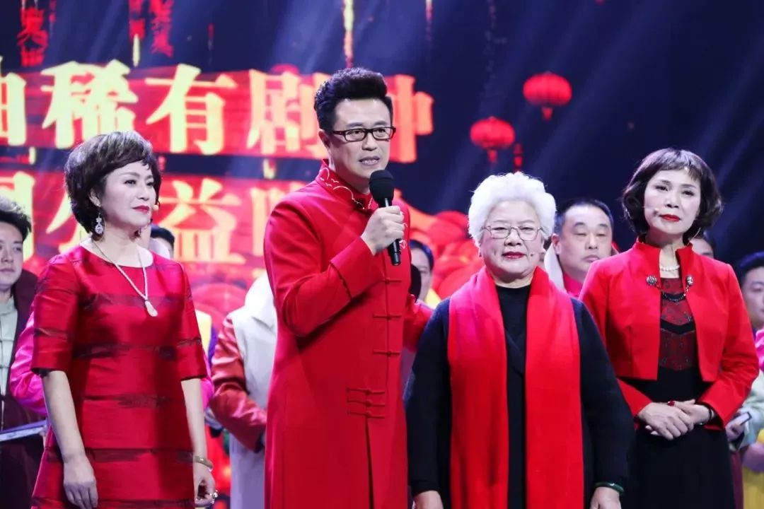 尾声《薪火相传携手行》表演:杨历明,王震,吕军帅李多伟,吴素真,袁娜