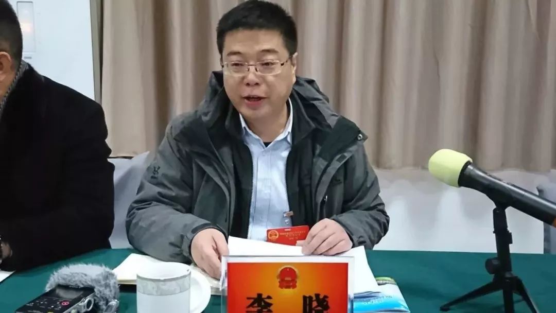 李晓代表"在践行以人民为中心的发展思想上奋勇争先,坚决打赢脱贫