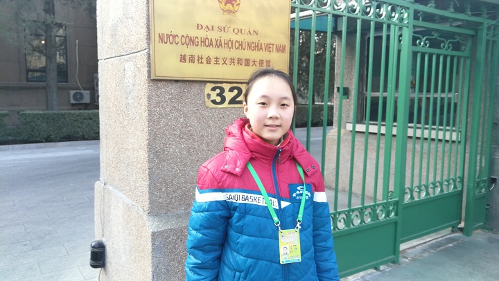 中外新闻社小记者刘敏君在越南社会主义共和国驻华大使馆