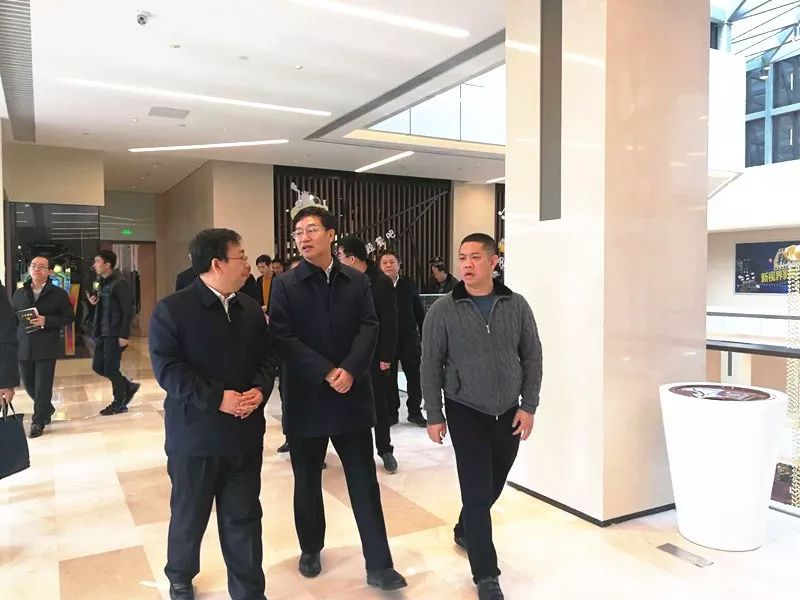 市长王立伟莅临吕梁宏泰广场检查工作(图)