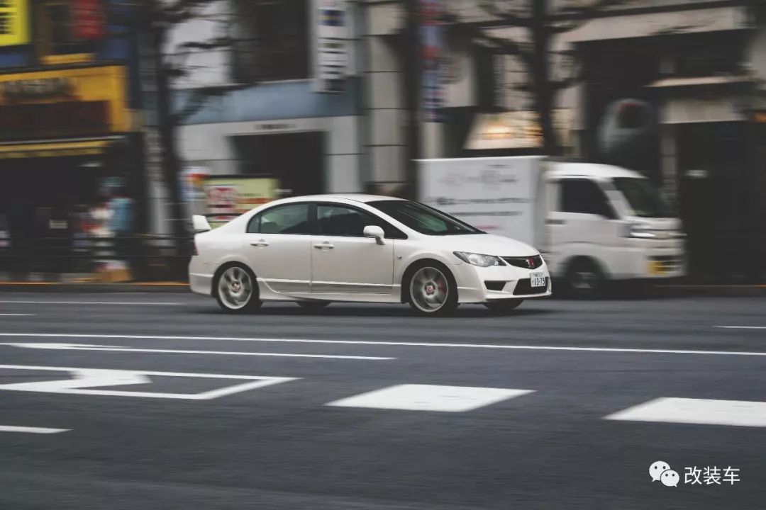 虽说被香港警察视为"眼中钉"的日规八代思域(参数|图片)type-r(fd2)没