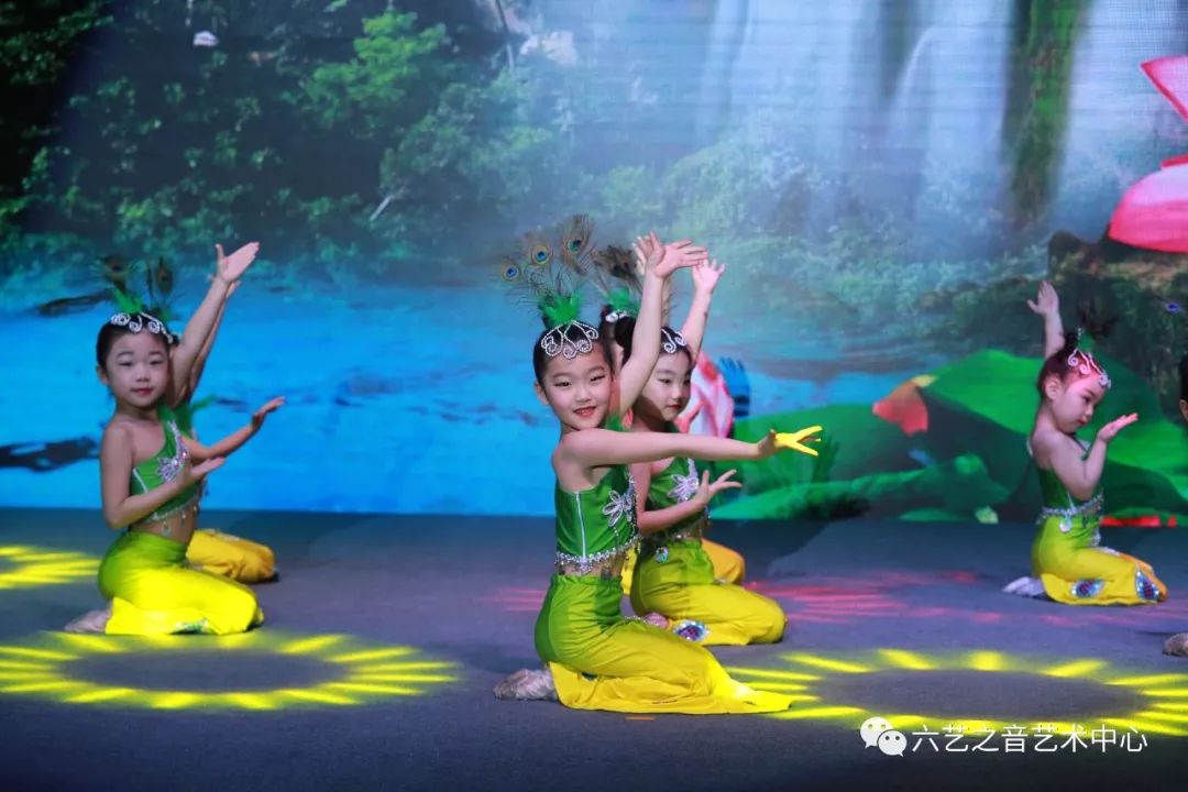 【视频】六艺之音2018春晚舞蹈《雨竹林》