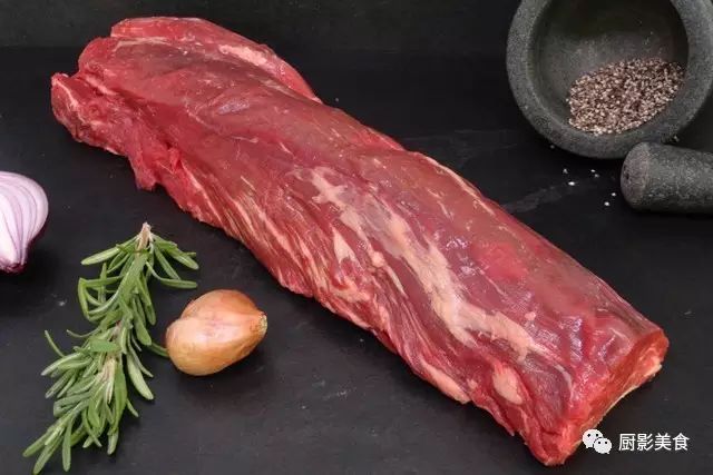 也称嫩牛柳,牛里脊,取自于牛的里肌肉(即腰内肉,是牛身上中运动量最