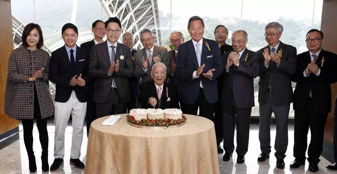 香港女神李嘉欣家翁许世勋,玩马60余载,成首位赢100场头马的本土马主