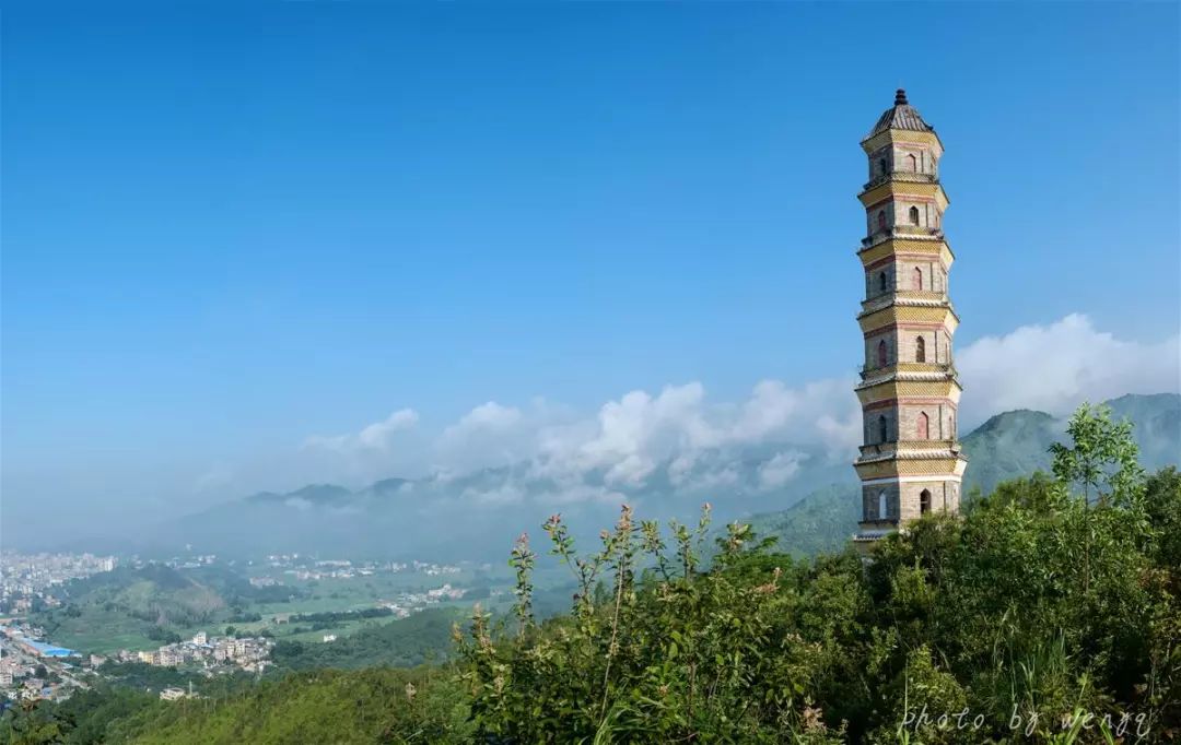 是新丰县城著名的明清文物旅游景点和游览胜地,省级文物保护单位(小编