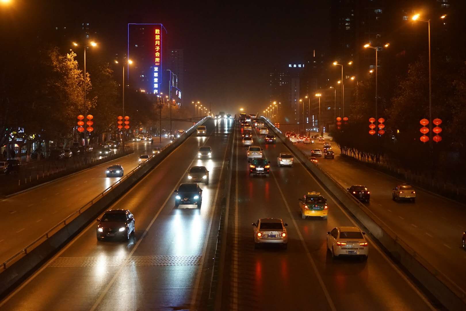 车水马龙的大都市