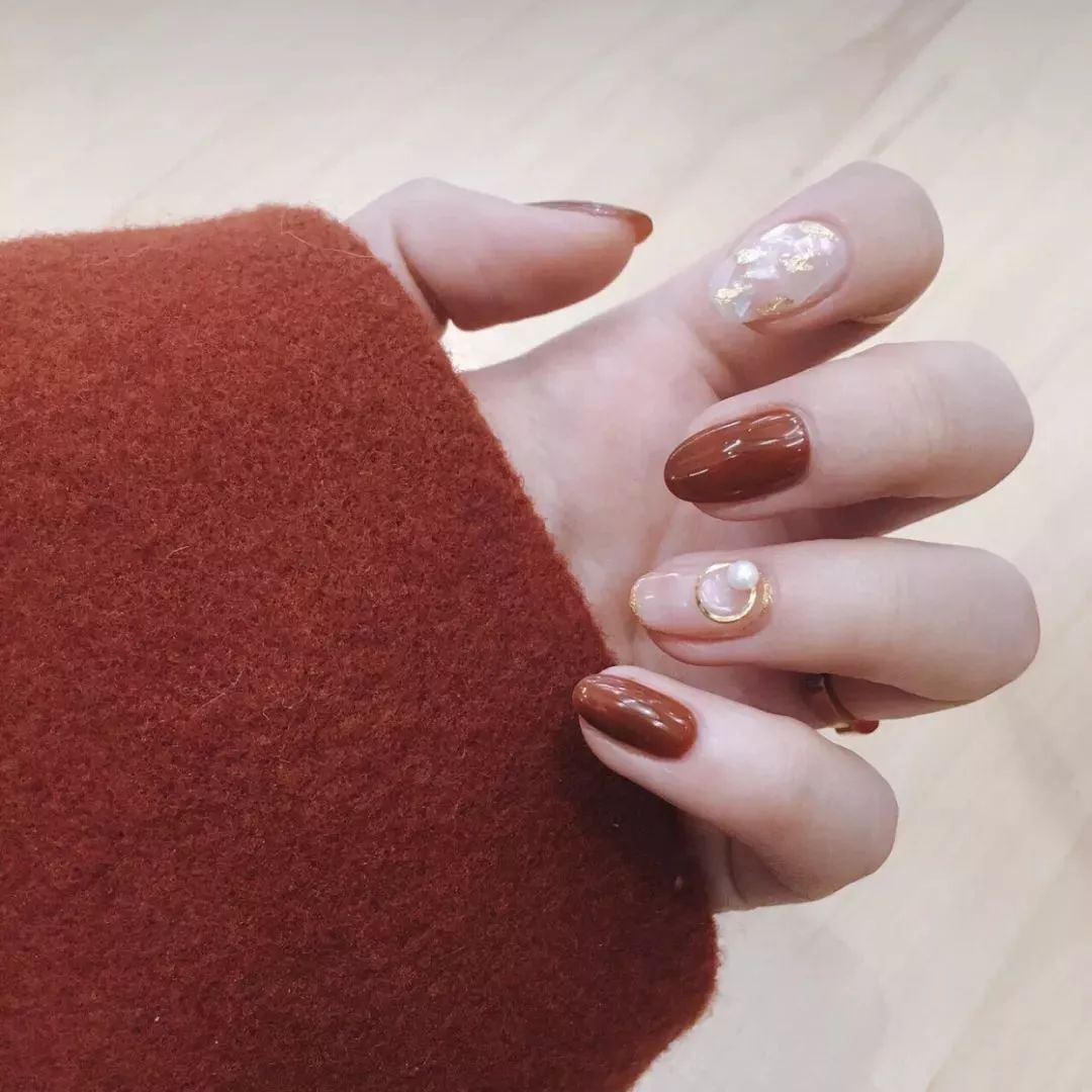 点下面的蓝字: 焦糖色系美甲 m_nails colorholic lailai_nai