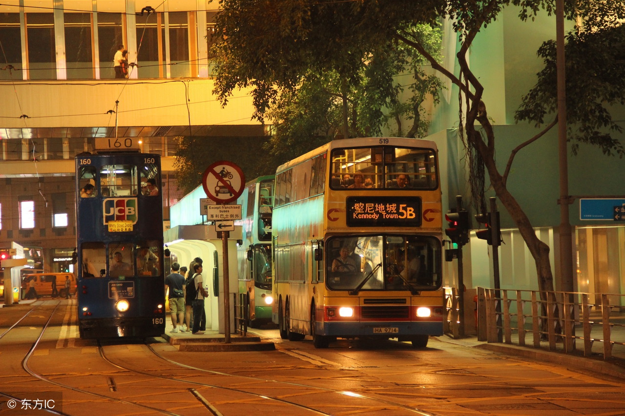 香港巴士：双层特色的现代化公交