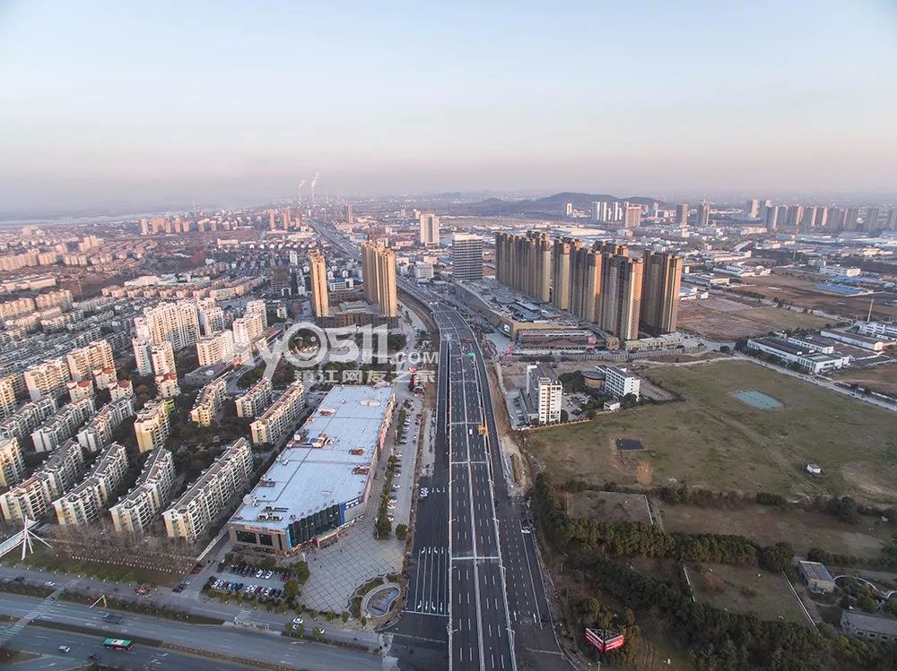 最近镇江市规划局公布了" 镇江新区经五路以西丁卯桥路以南房地产建设