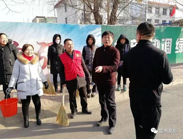 东亭镇元光村小区的生活废水都成河了,希望有关部门能尽快解决!