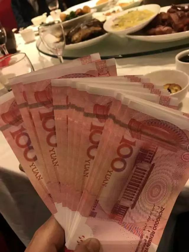 帅哥美女排成队,现金奖品抽不停!