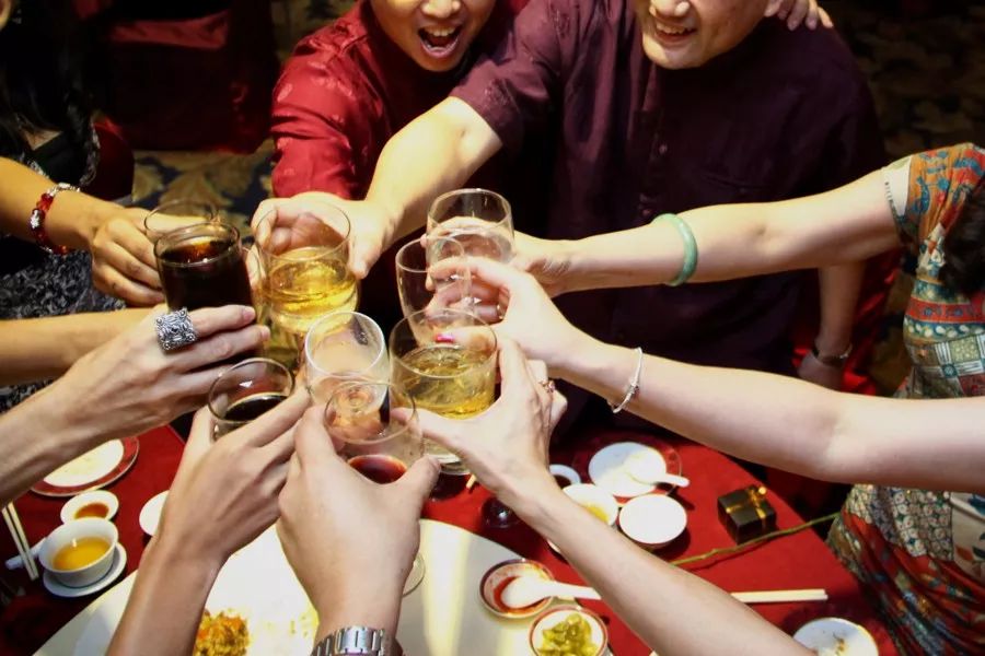 中国再无酒文化,只有酒局