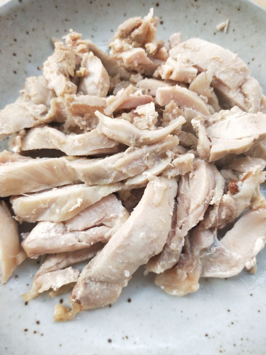 清蒸鸡是哪个当地的菜系，清蒸鸡的做法