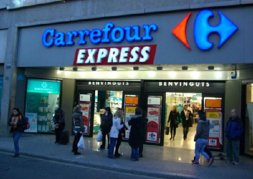 西班牙巴塞罗那街头的家乐福epress便利超市(雅虎网站)