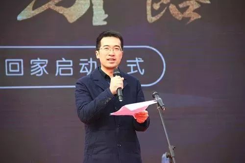 郑东董事长_郑东和郑源照片