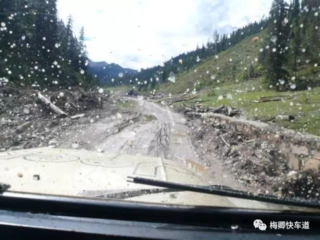 轻度崎岖路的驾驶技巧