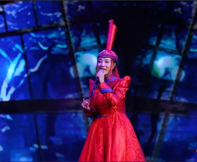 娱乐 正文  萨仁,蒙古族青年女歌手,出生于内蒙古通辽科尔沁大草原.