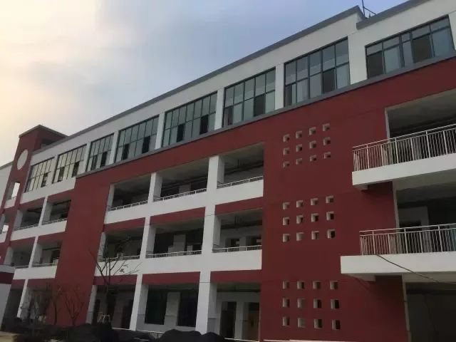 望亭中心小学(南校区)位于望南路.学校占地1.