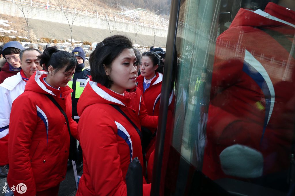 朝鲜美女亮相韩国平昌冬奥会,美貌不逊于韩国礼仪小姐