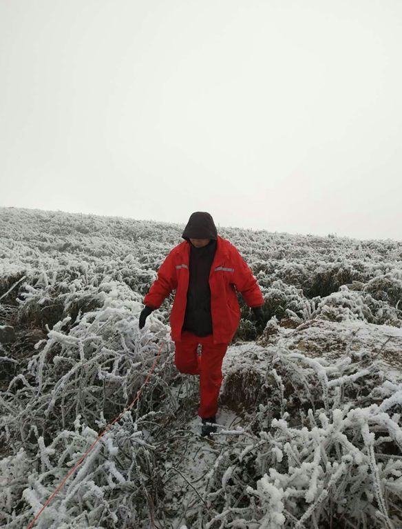 冰天雪地,一步一个脚印.