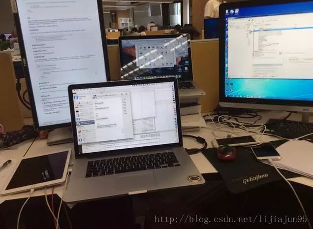 web程序员的办公桌是这样的你的办公桌是怎样的