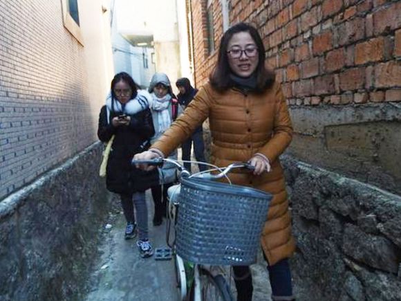 倪芳芬上门为群众服务她的儿子经常"责怪"她"妈妈说话总是不算数"