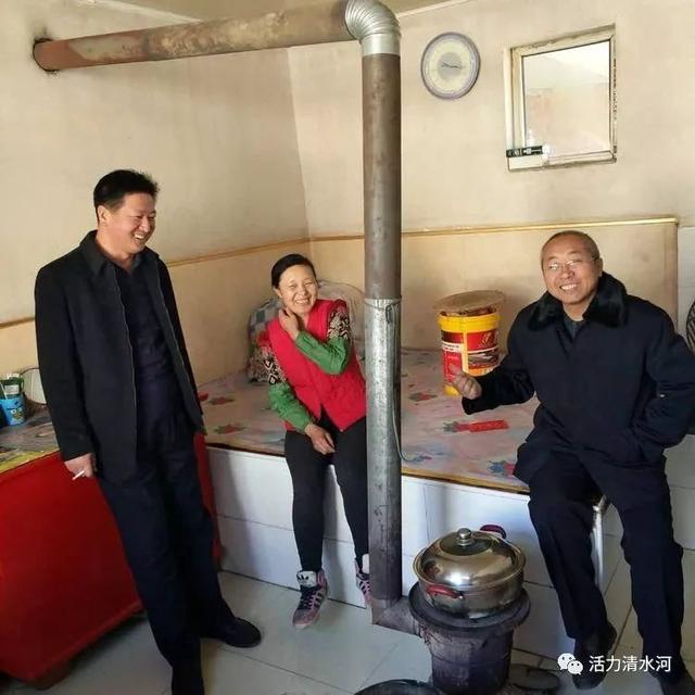 刘有存杨德明潘建军李瑞俊等县领导深入基层慰问困难群众和老党员