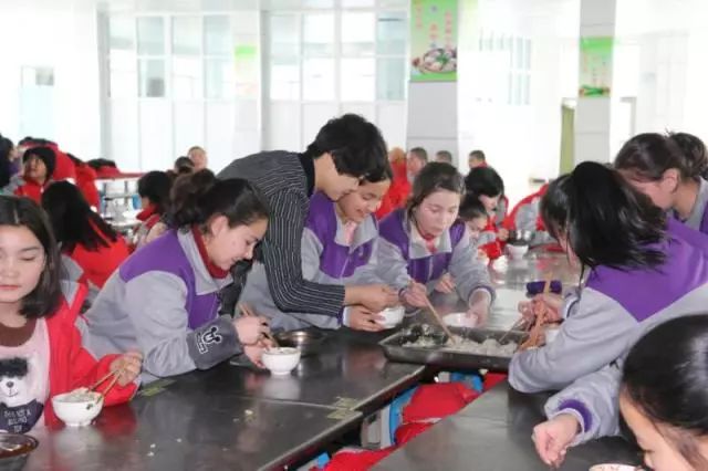 迎新春送祝福乌苏市五中举办首批内初班学生迎新春联欢会