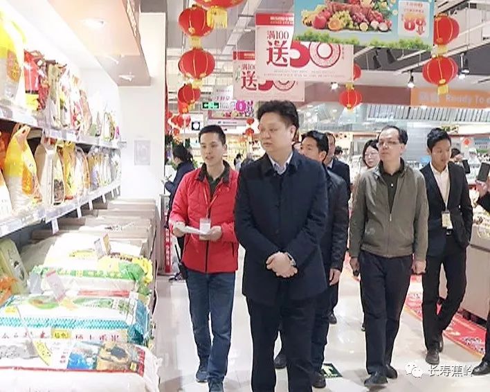 蕉岭县委书记陈伟明检查春节市场供应和食品安全时强调.