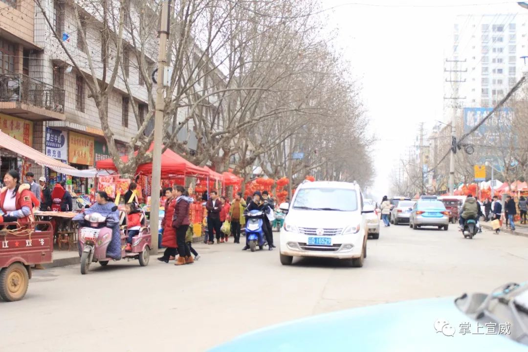 宣威城内的景象西宁路▲建设街与西宁路交叉口▲窑坡上花鸟街▲玉美人