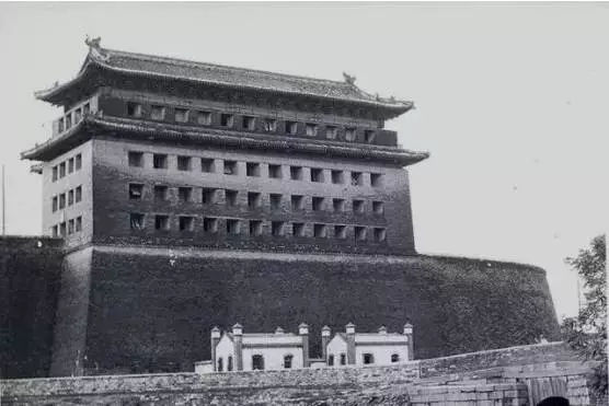 德胜门(走兵车)1927年拆毁宣武门箭楼,1930年拆除宣武门瓮及箭楼城台